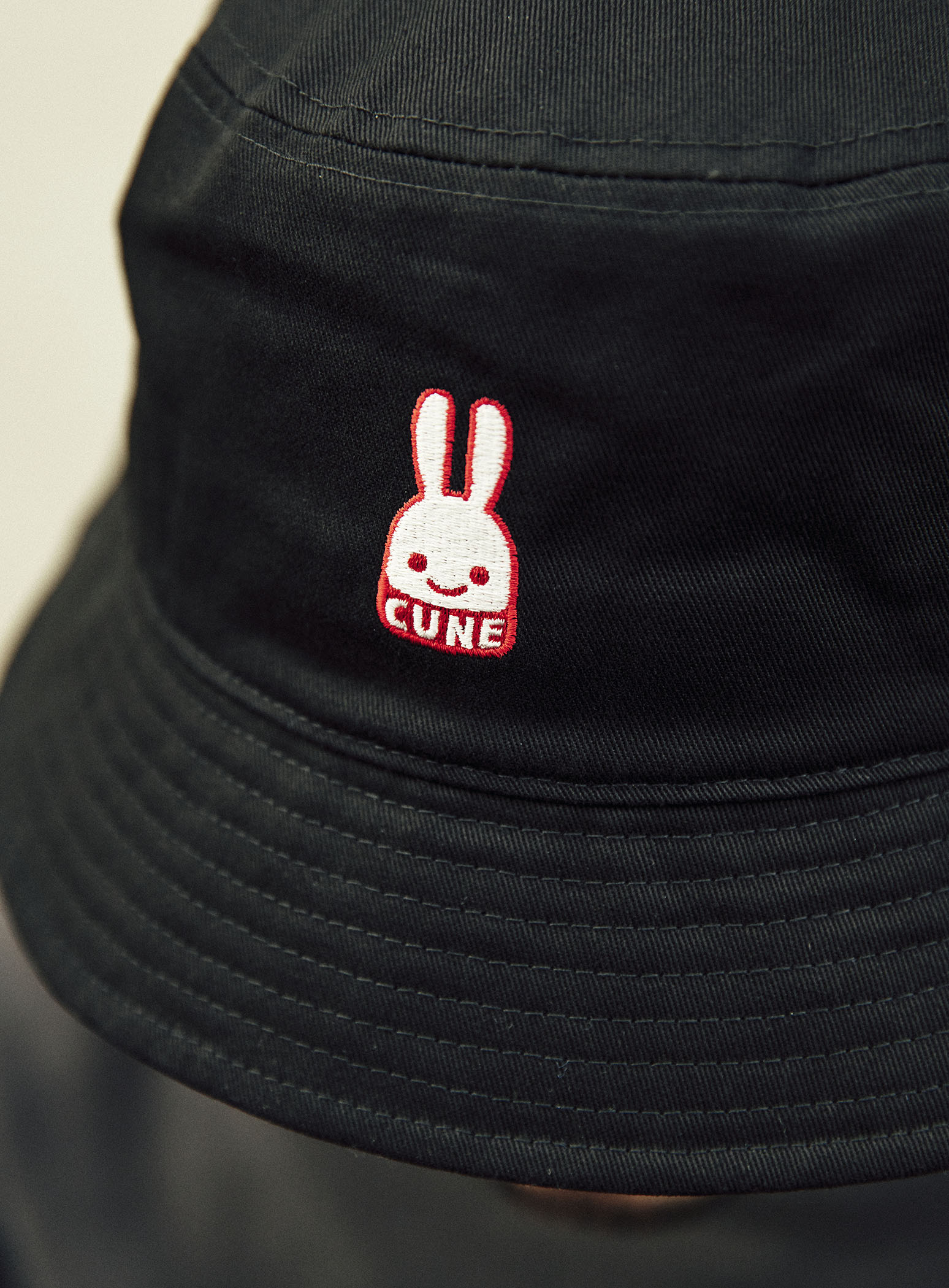刺繍のバケットハット CUNEウサギ｜ウサギがいる｜CUNE ONLINE STORE