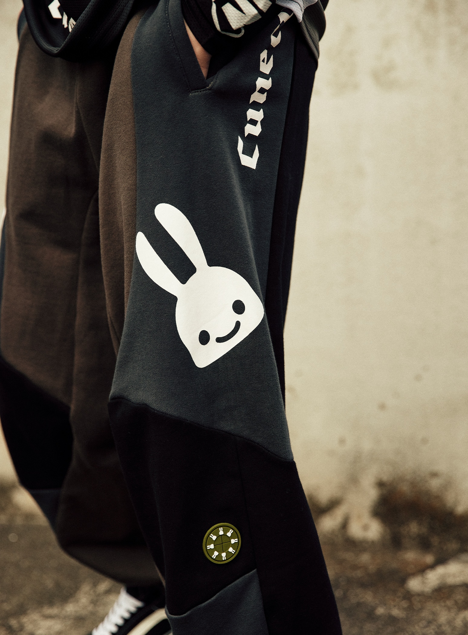 切り替えスウェットワイドパンツ｜ウサギがいる｜CUNE ONLINE STORE