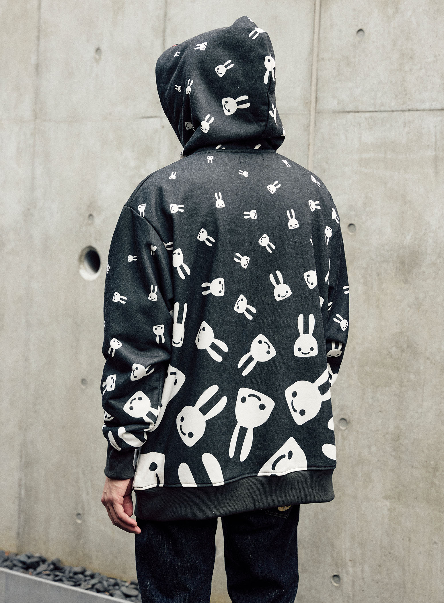 降り積もるウサギパーカー｜ウサギがいる｜CUNE ONLINE STORE