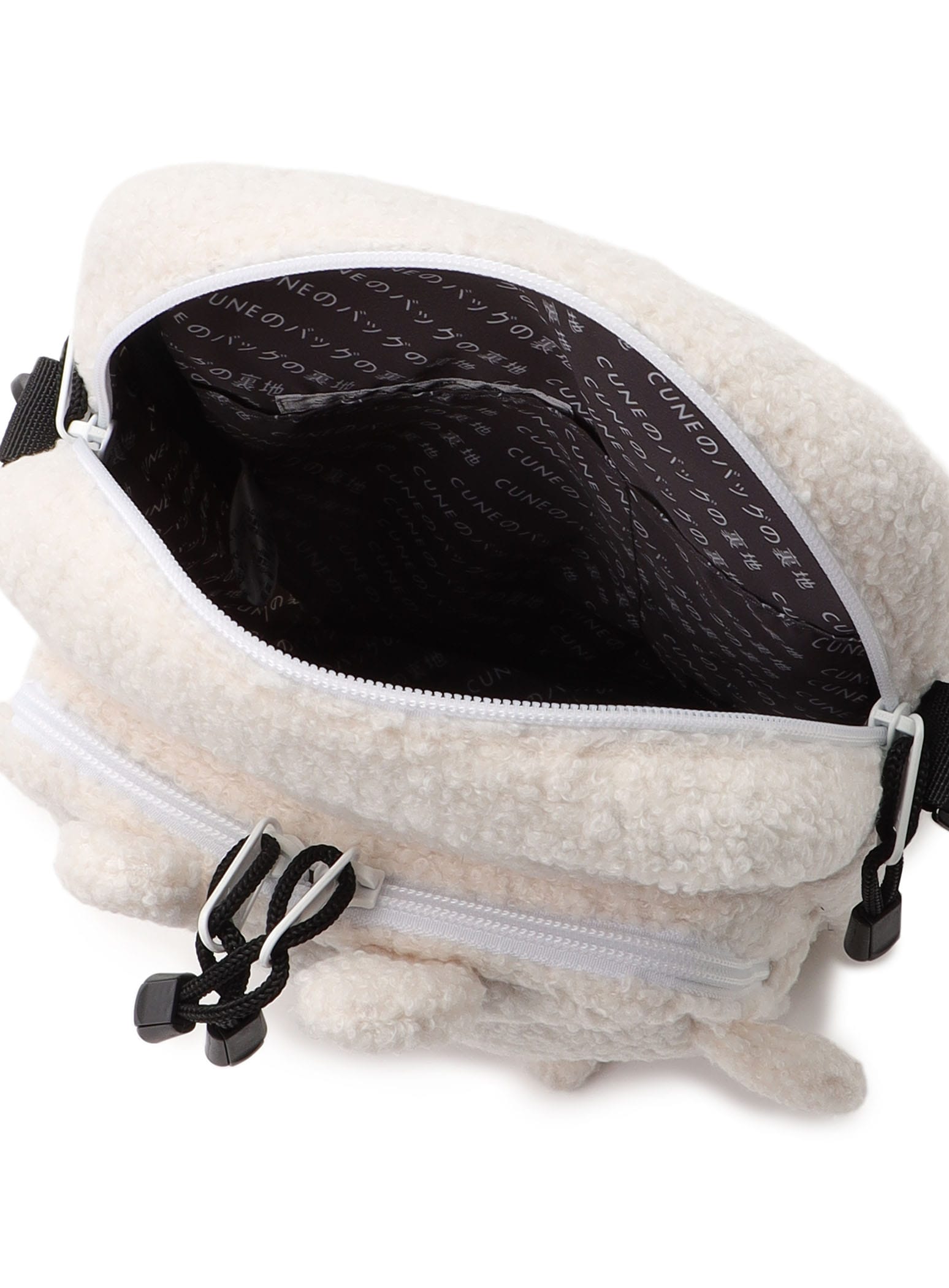 四角いうさちゃんショルダーバッグ｜ウサギがいる｜CUNE ONLINE STORE