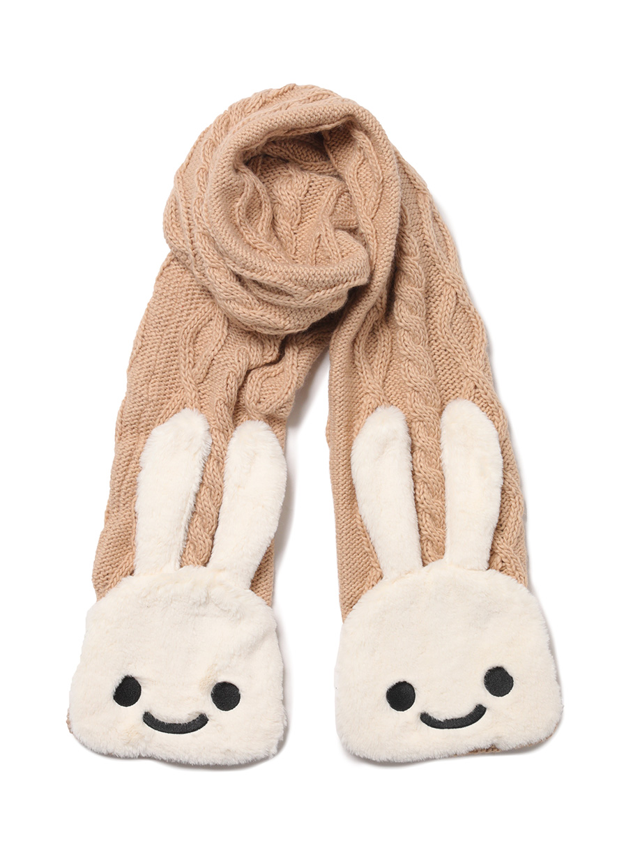 ふわふわウサギ付きケーブル編みマフラー｜ウサギがいる｜CUNE ONLINE