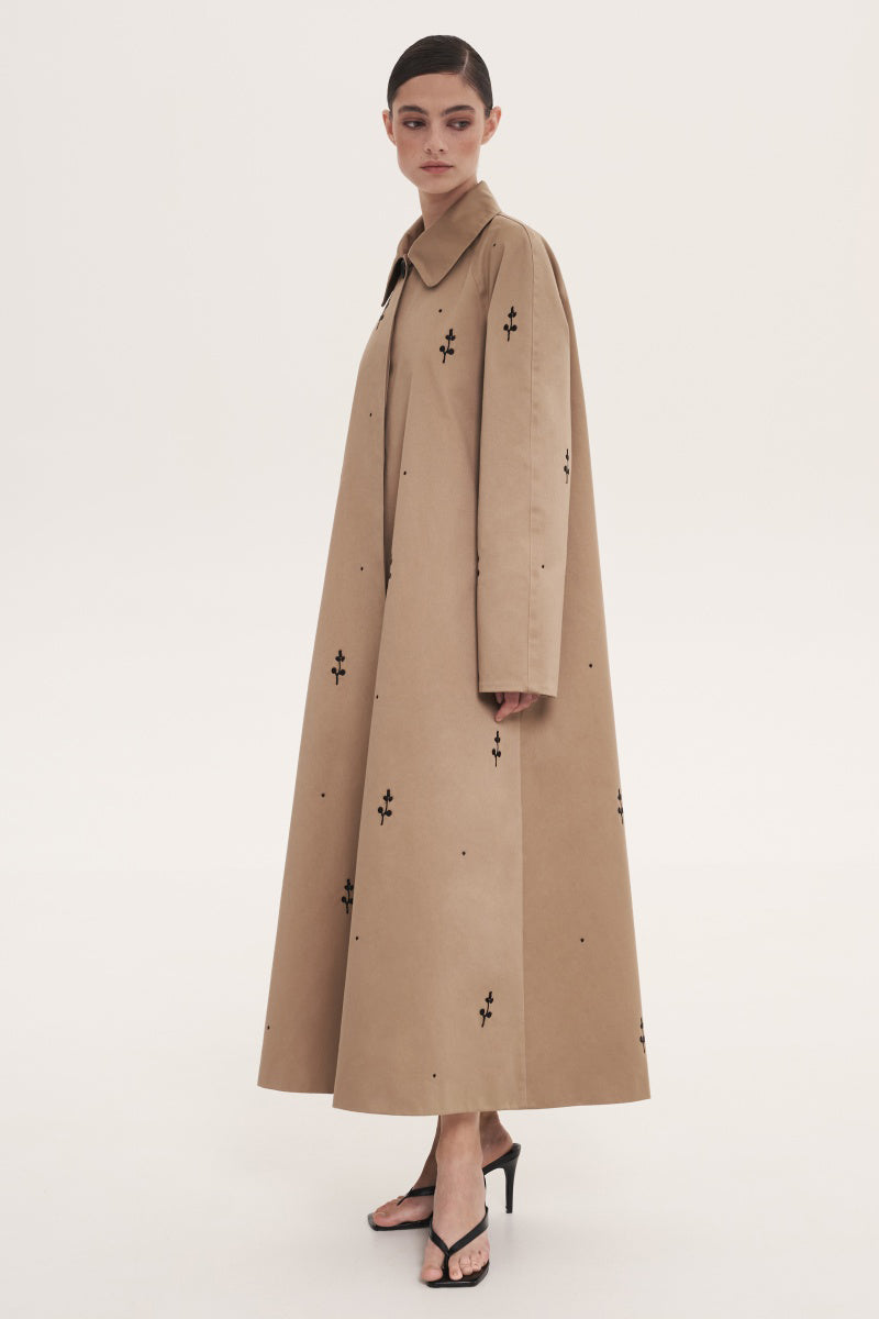 BEIGE ROSE EMBROIDERED TRENCH COAT | CULT MIA | DELEGAN