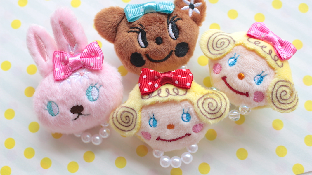 マスコット付きシュシュ - カーリーコレクション