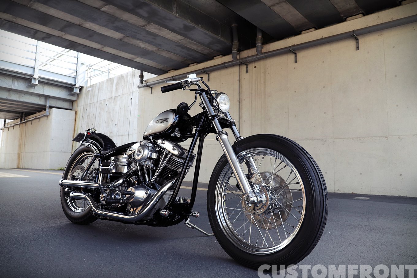 ハーレー ショベルヘッド4速フレームのカスタムバイク FLH 1980年