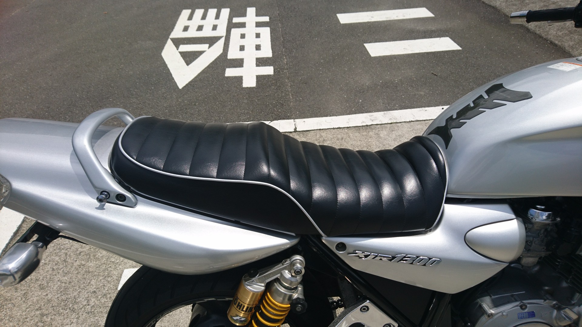 XJR1300シート張替え