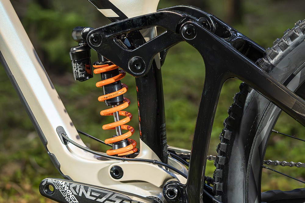 ダウンヒルレーシングMTB「GLORY」が第5世代へ！「GLORY ADVANCED