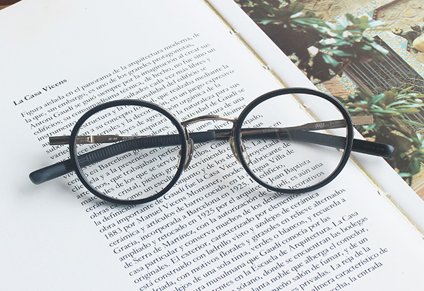 999.9(フォーナインズ) 上品で柔らかいコンビネーションフレーム新作