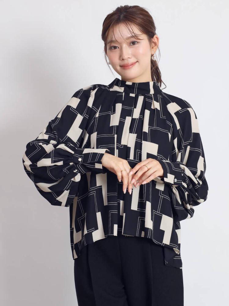 ジオメトリックネックタックボリュームブラウス - FENNEL - FENNEL