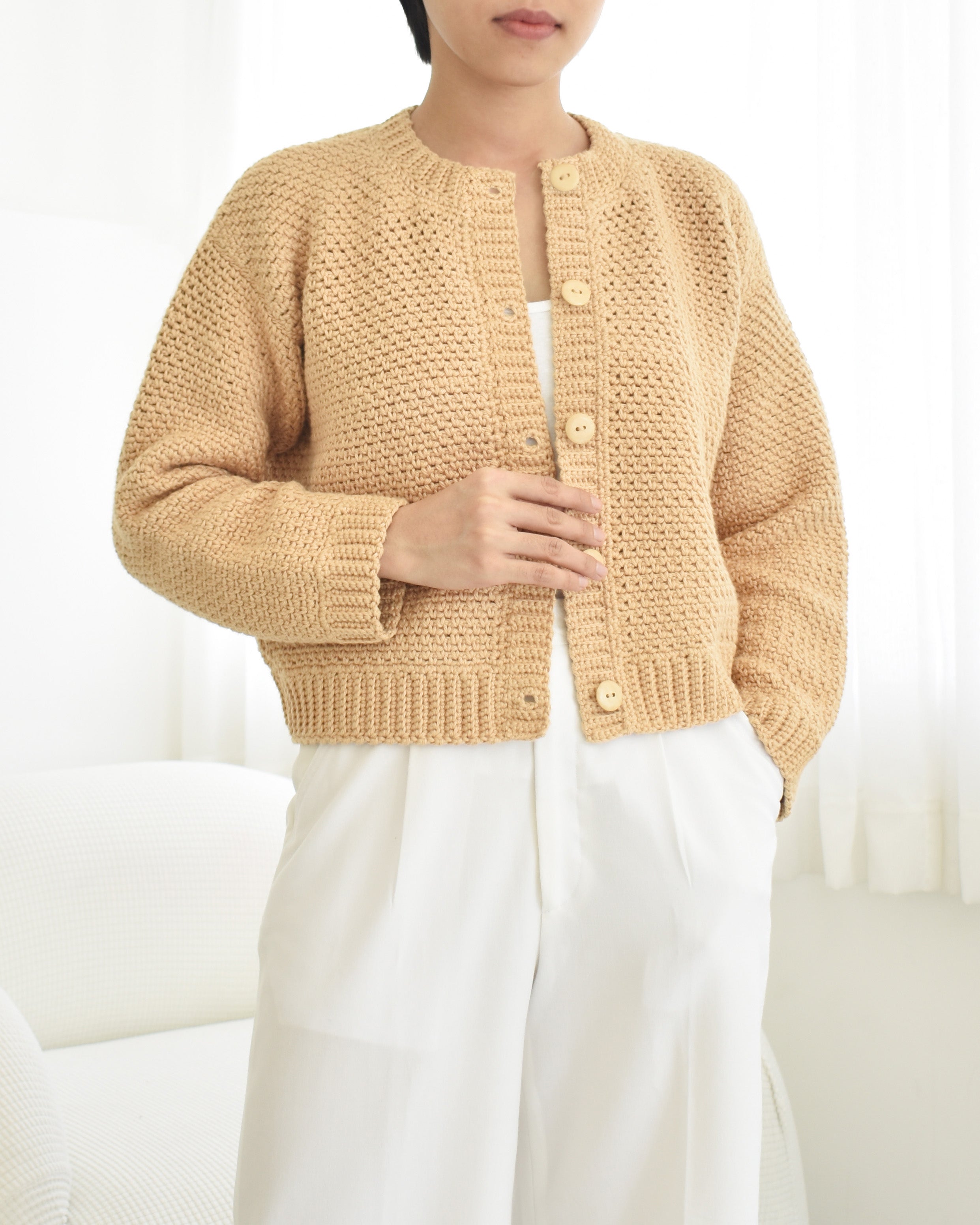 Cardigan No.20 | Easy crochet pattern – Daisy & Peace