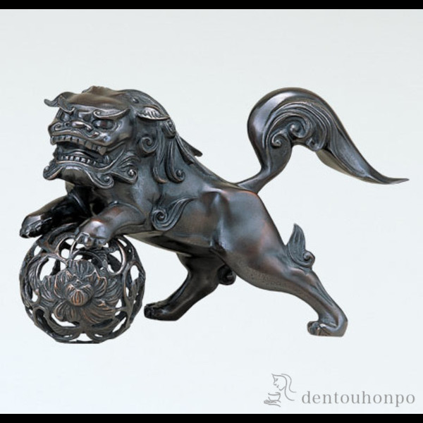 送料無料】 銅製 玉獅子 11号 / 置物 玄関 受付 風水 幸運 高岡銅器