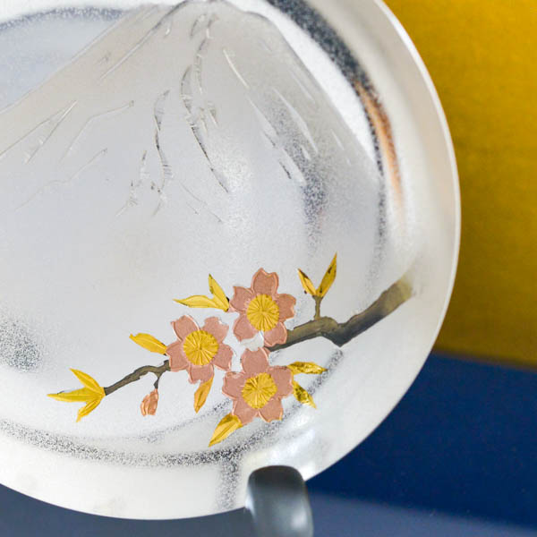 送料無料】 純銀 飾り大盃 富士桜 C 4.0号・120g / 光則（銀工芸