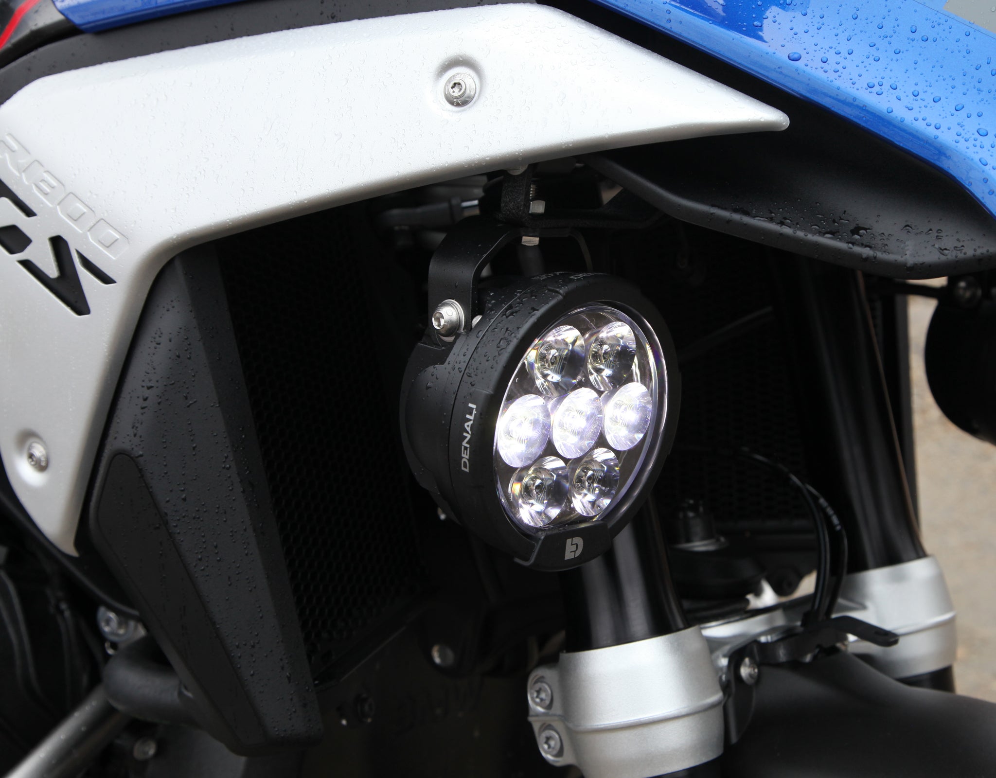 BMW R1250RT用 Denali ライトマウントステー DENALI Driving Light
