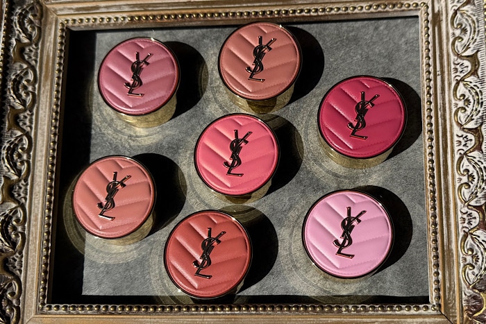 イヴ・サンローラン〉の主役級チーク「YSL メイクミーブラッシュ