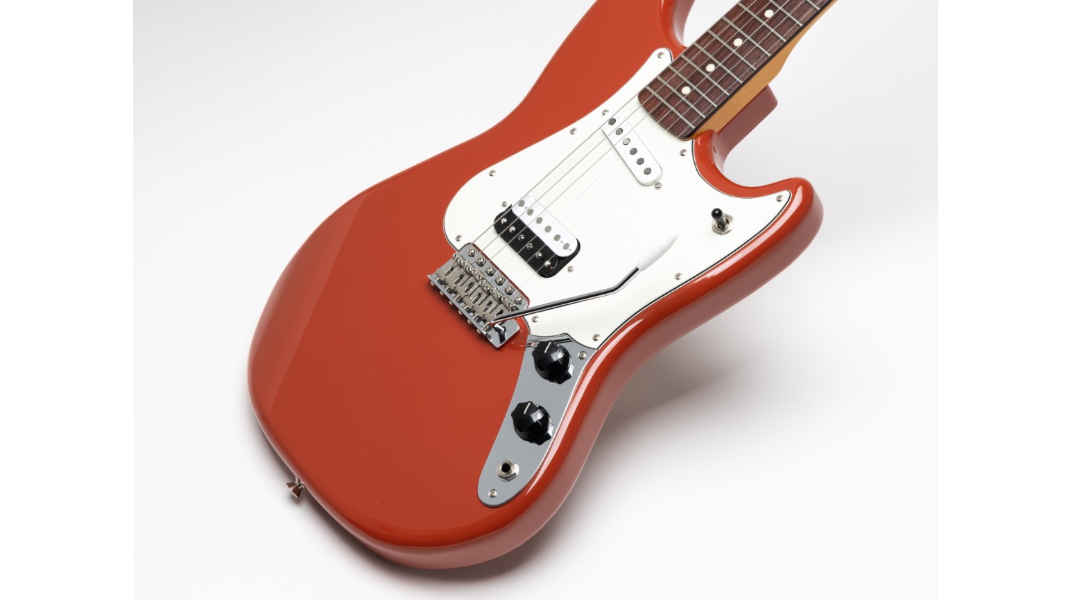 フェンダーがMustangを連想させる形状を採用した日本製モデル「Made in