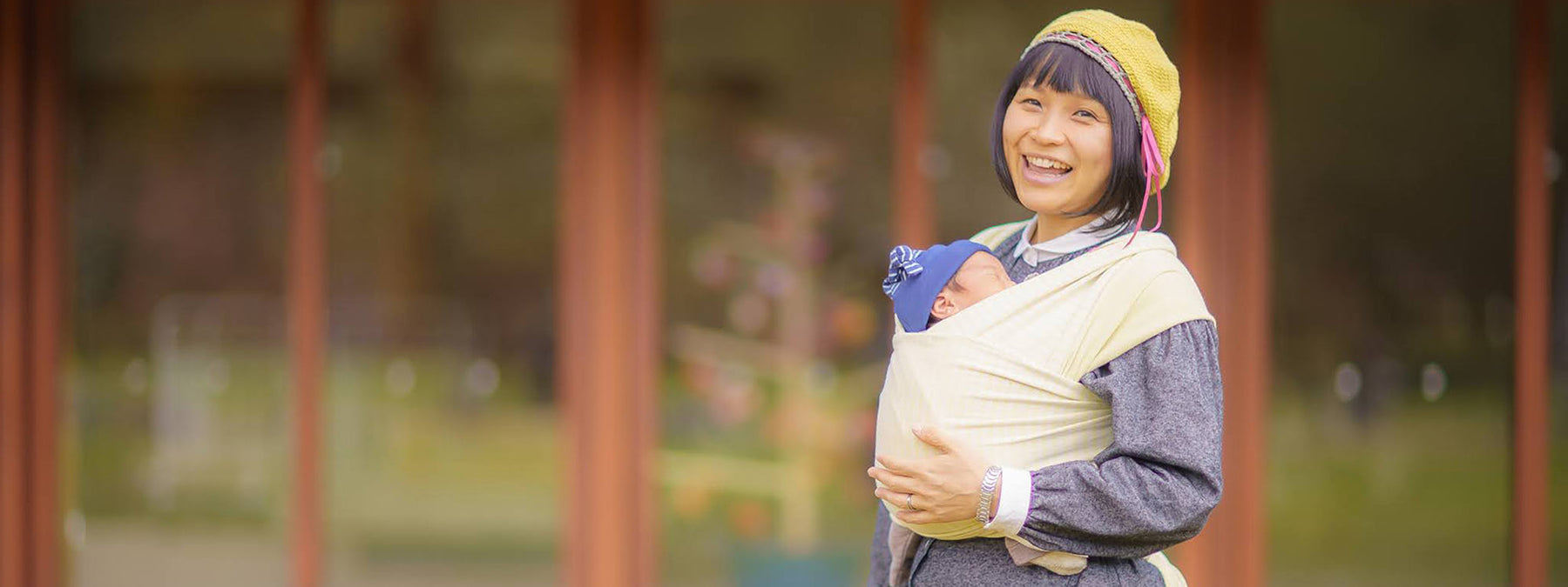 抱きおろしが簡単の伸縮性のベビーラップは外出や長時間の抱っこも安心