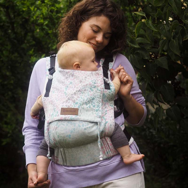 淡いパステルカラーが人気のおしゃれ抱っこ紐｜ディディフィックス