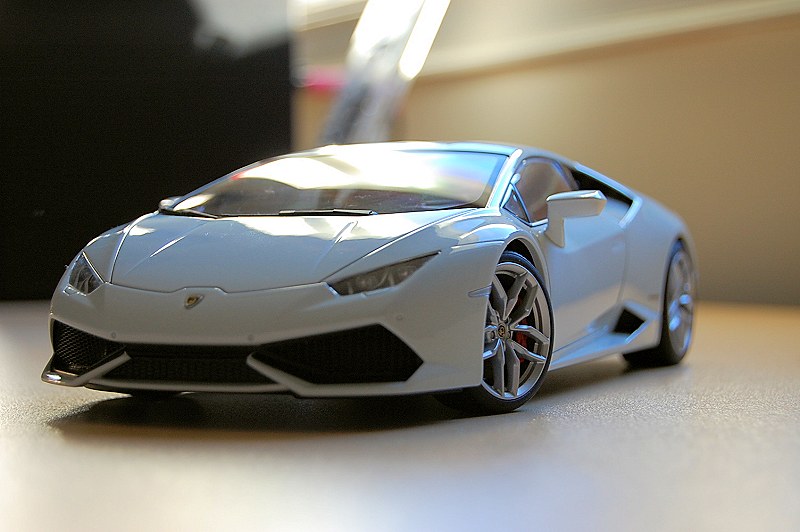 REVIEW: AUTOart Lamborghini Huracan LP610-4 • DiecastSociety.com
