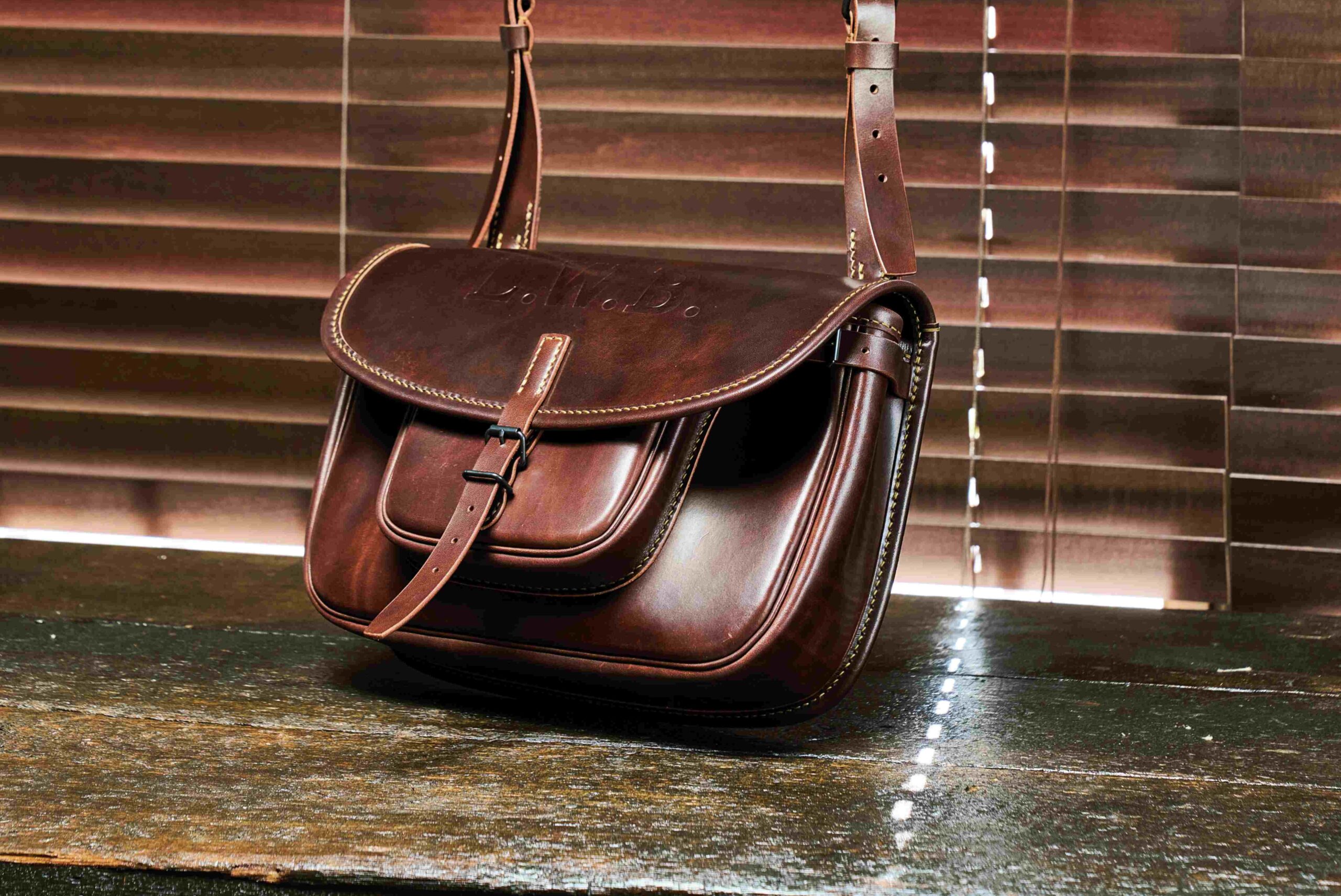 その美しき革鞄を見よ。「LEATHER WORKS BROTHER」のCHEVAL