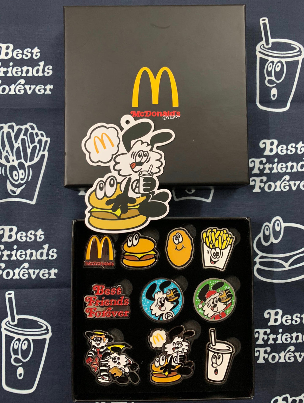 VERDY x McDonald's pin badges set – Designstoresyd