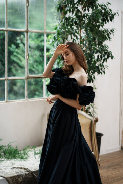 フリルショルダー タフタ ネイビードレス（W266）