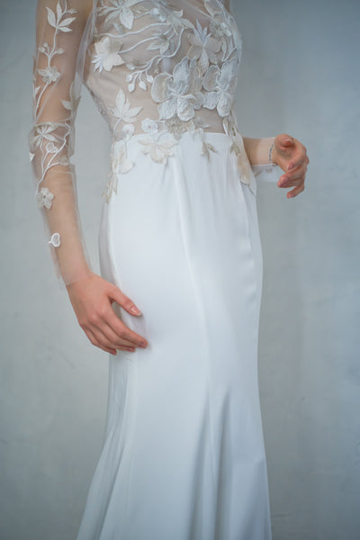 刺繍レース ロングスリーブ バックV ソフトマーメイドドレス（W249）