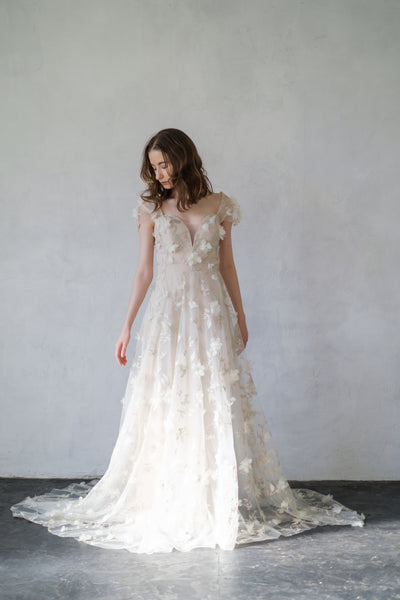 フラワーレース バックVドレス（W245）