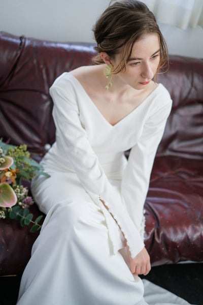 Vネック フレアスリーブ スレンダードレス（W159）