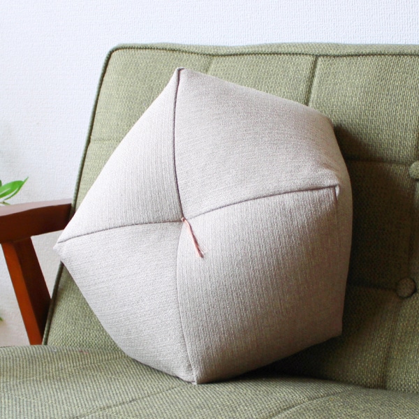 はなあかり」を彩る「おじゃみ座布団 ベージュ」 洛中高岡屋(おじゃみ