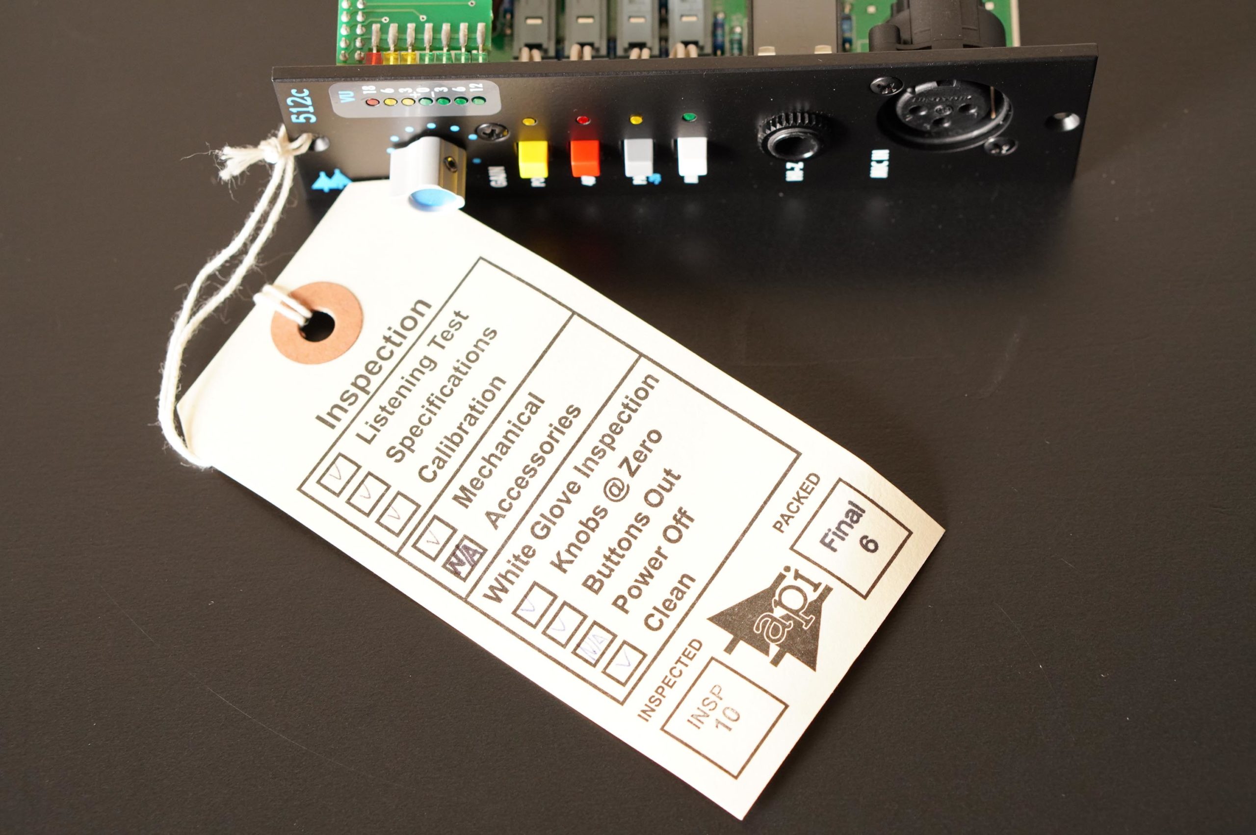 API 512Cの使用レビュー！カラッと晴れた音色の定番マイクプリアンプ