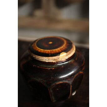 朝鮮李朝 飴釉蓋付面取壺 P523｜骨董店 のびる 古美術 骨董 和風建具