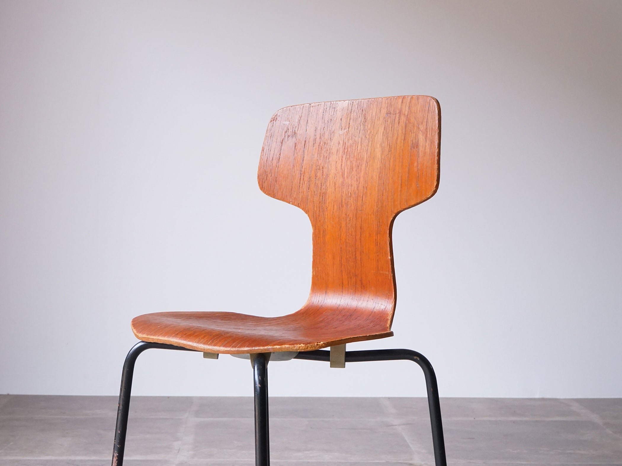 Arne Jacobsen（アルネ・ヤコブセン）Model3123 子供用チェア Tチェア