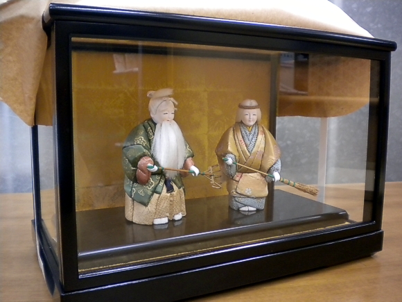 通販】高砂人形・熊手と箒セット・高砂人形用ガラスケース