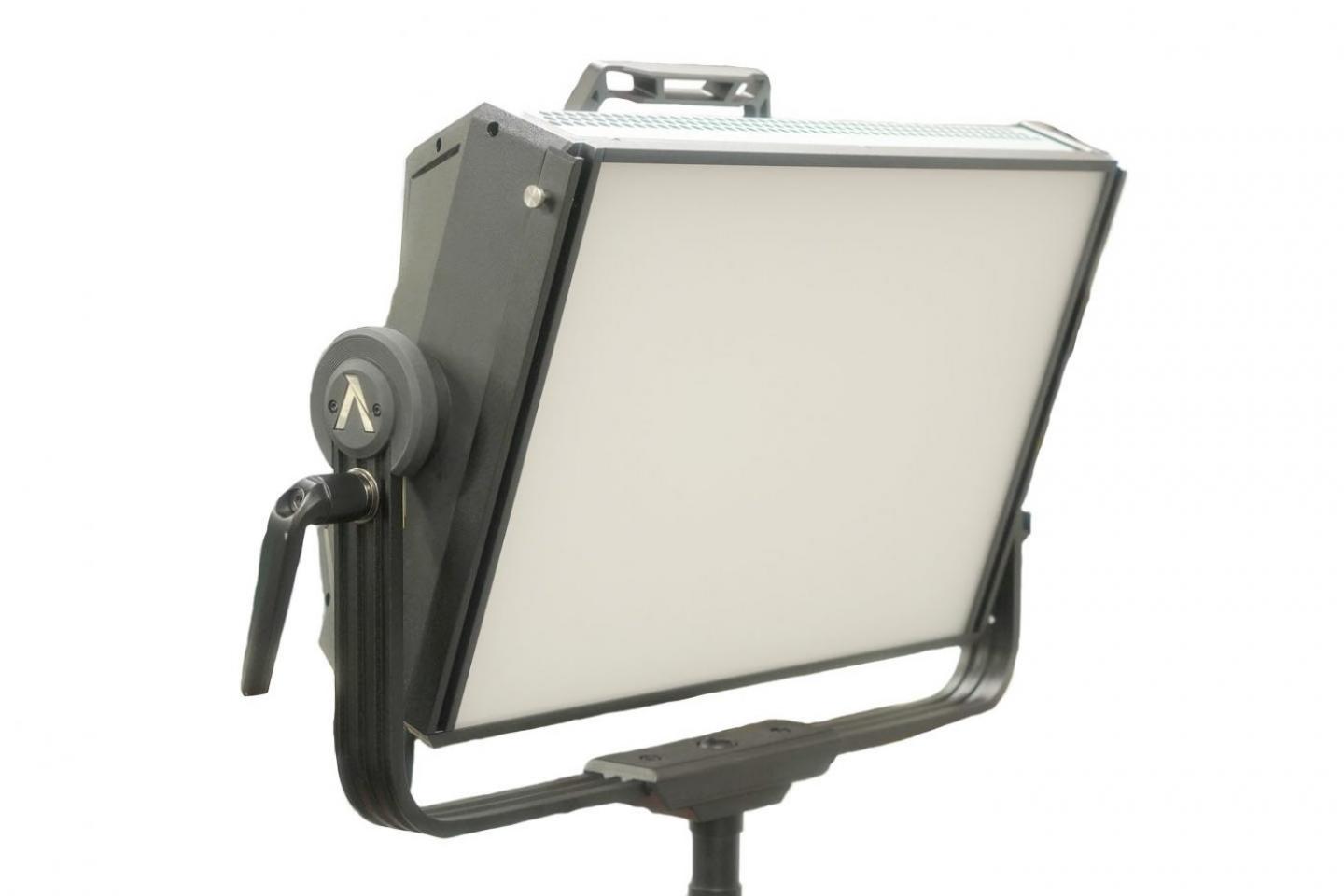 Aputure Nova P300C｜撮影機材レンタルからEDIT・MA作業まで24時間安心