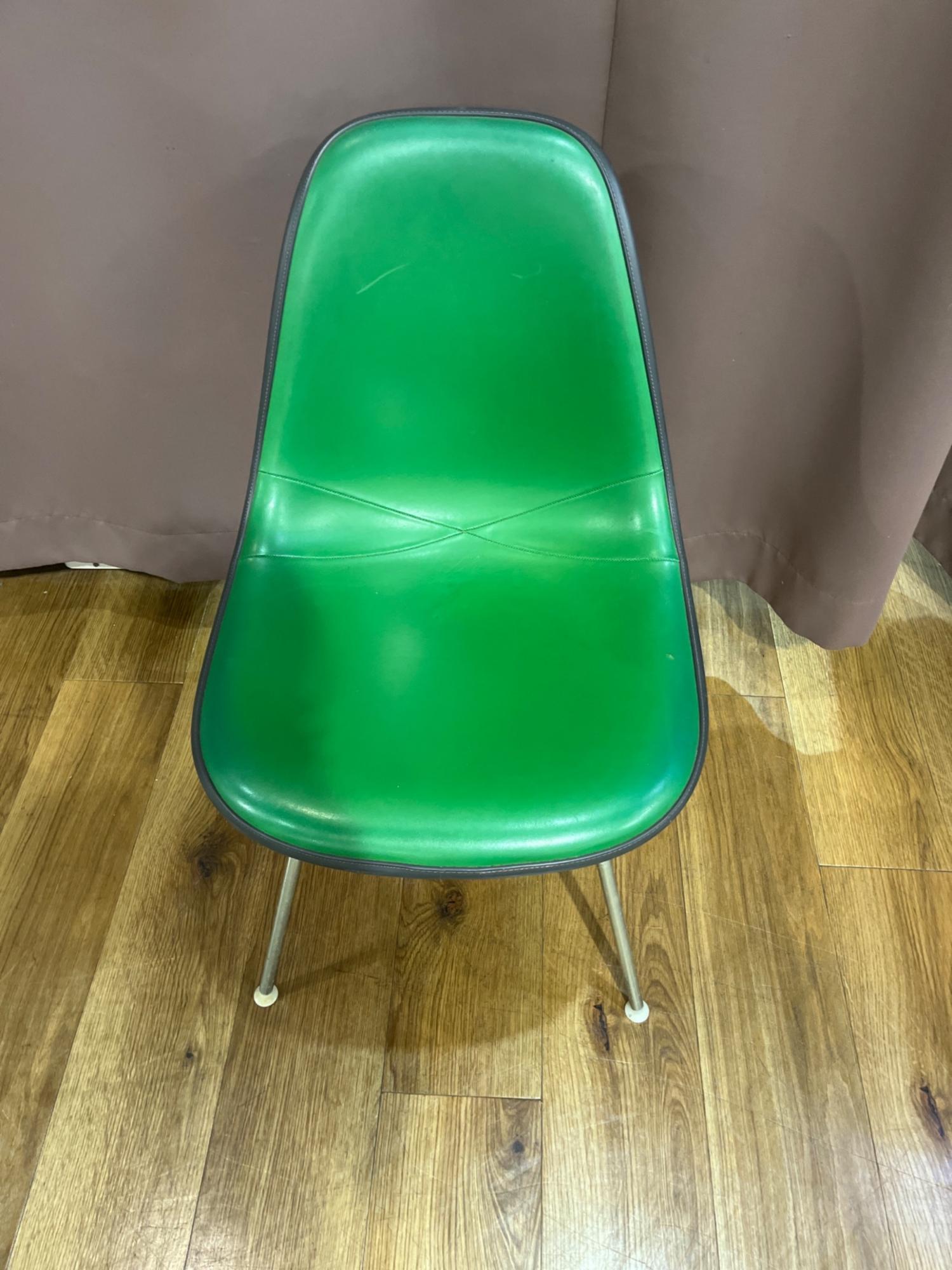 Herman Miller / チェア エンボスロゴ スタンプ / グリーン Herman