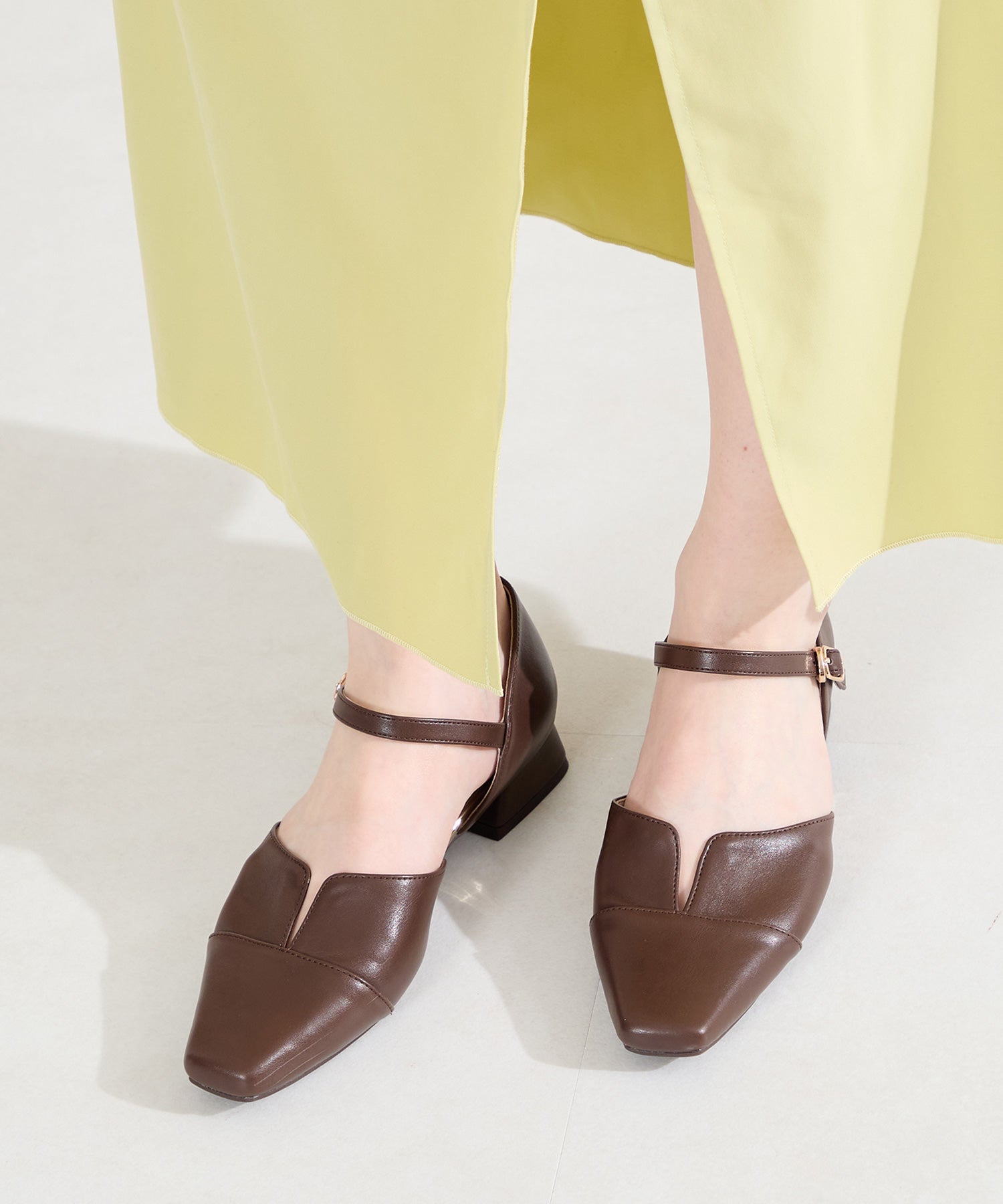 カタログ掲載アイテム】スリットセパレートパンプス/62110