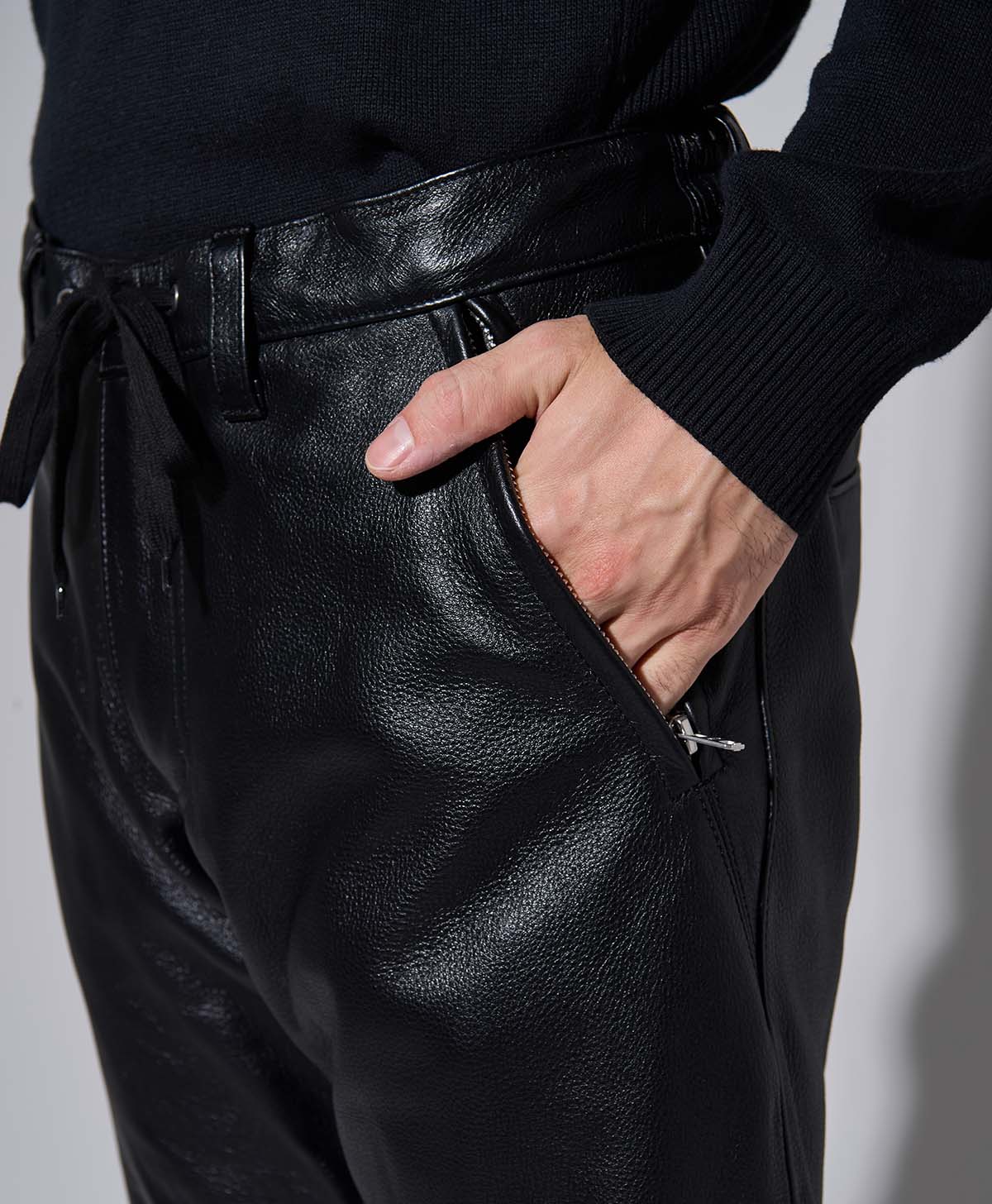 LEATHER JOGGER / ブラック
