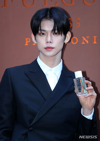 フォト】TXTヨンジュン「香水を持つだけでもグラビアに」-Chosun