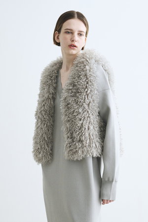 three dots(スリードッツ)｜ウェイビーファー ショートジレ/グレー の