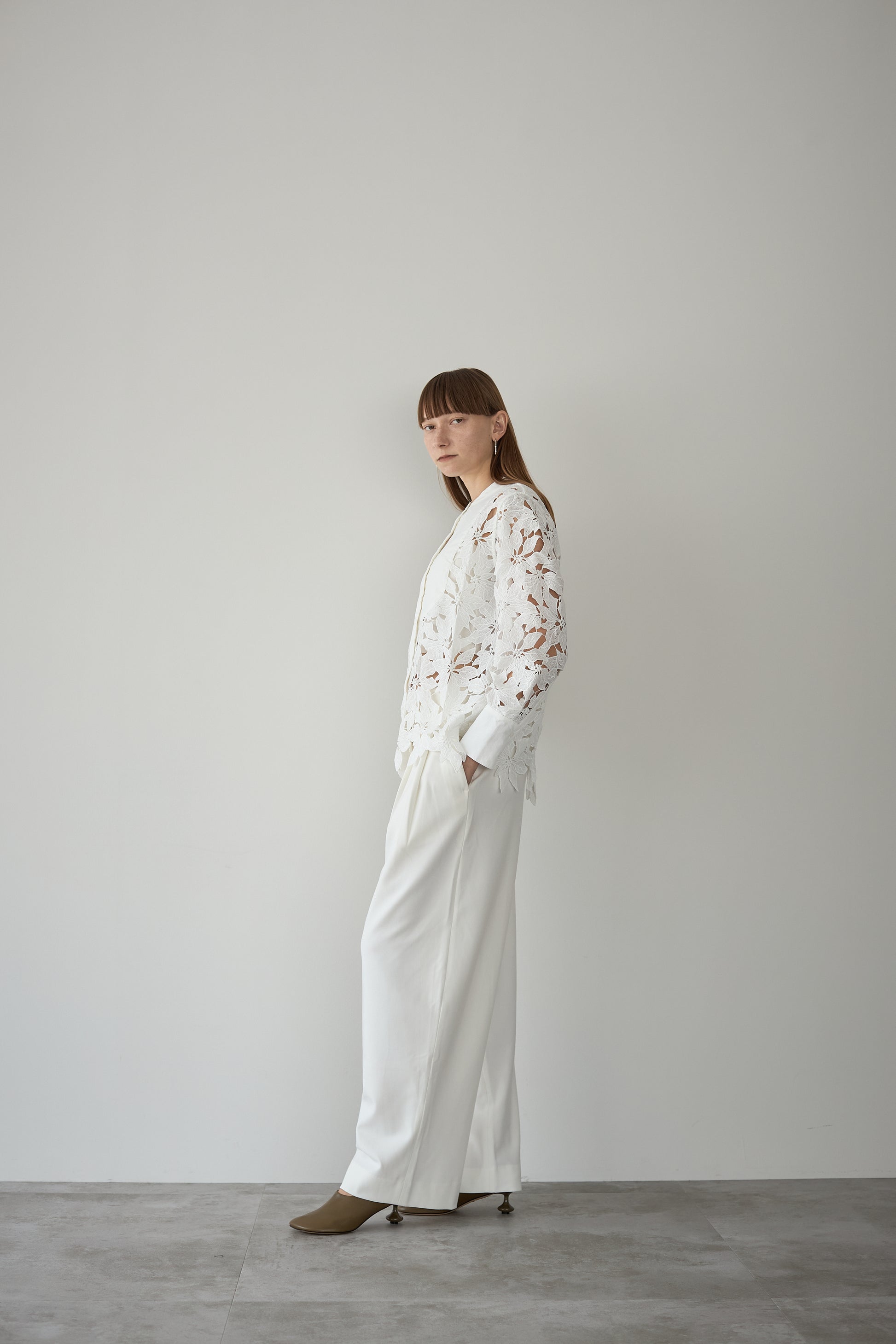 スタンドカラーレースシャツ【WHITE】 – ELLIE