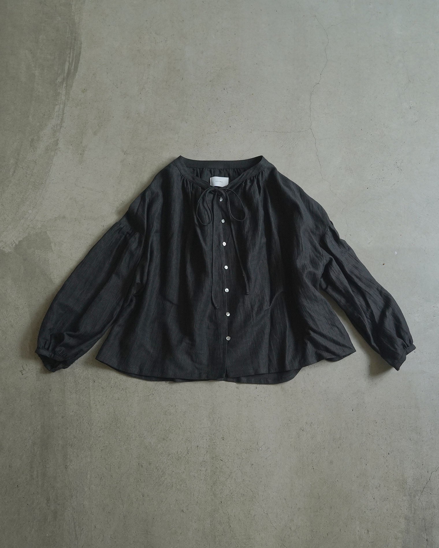 ボートネックギャザーブラウス / リネンコットンドビー – entwa