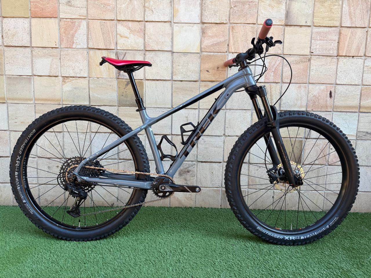 Pre-owned Trek Roscoe 8 Grey Medium