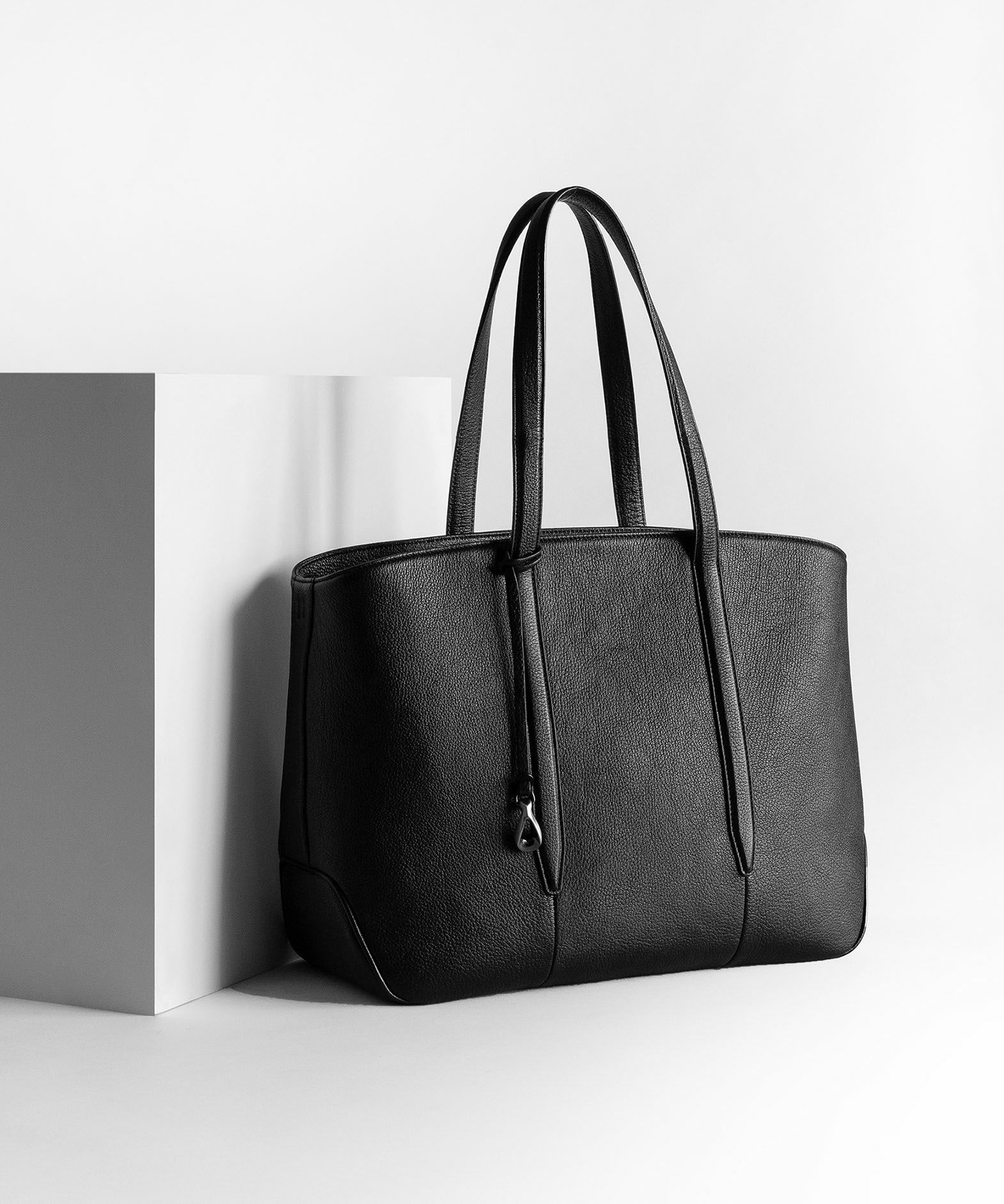 シェーブル ファスナートートバッグ（L）《Flexi》 - Black - | ETiAM