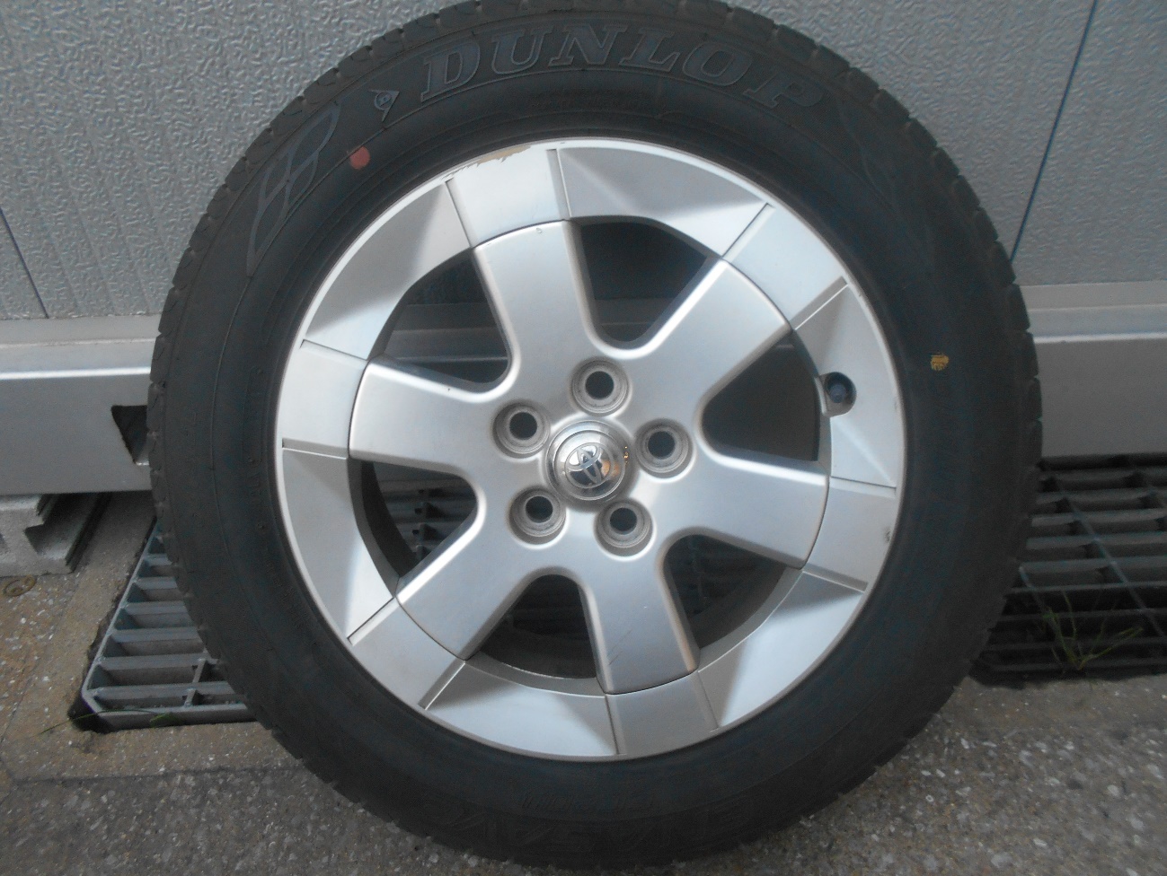 20プリウス純正アルミホイール（税込1万6千500円） - 株式会社EVジャパン