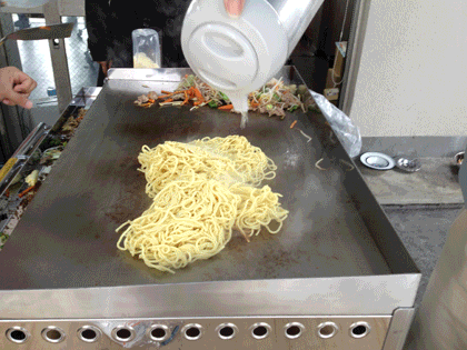 焼きそば焼き機のレンタル業者は 東京 大阪 全国対応イベント21!