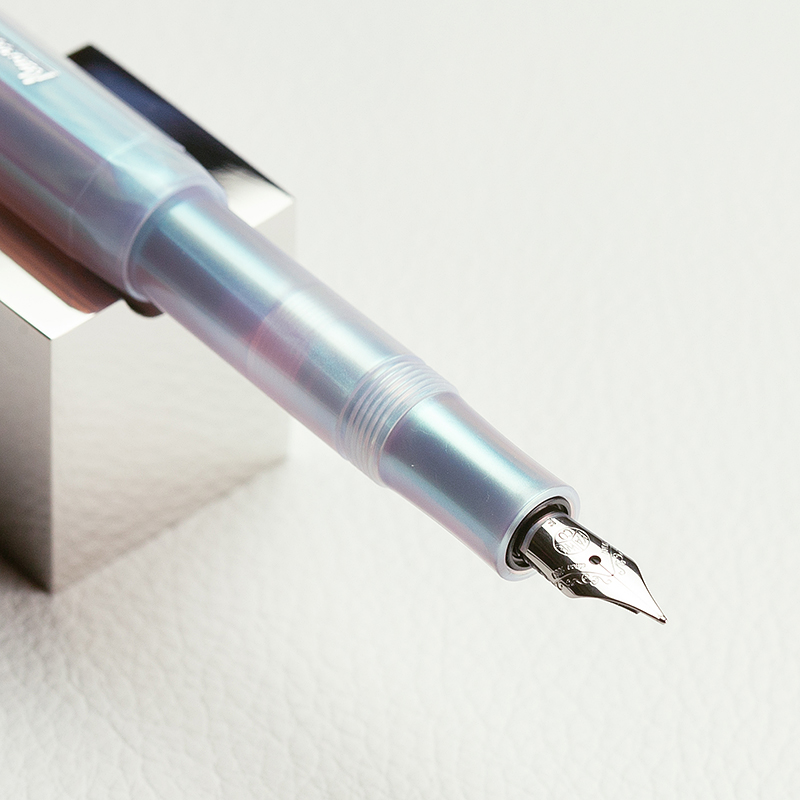 カヴェコ 万年筆 イリディセント パール ペン先：F（細字） | デザイン