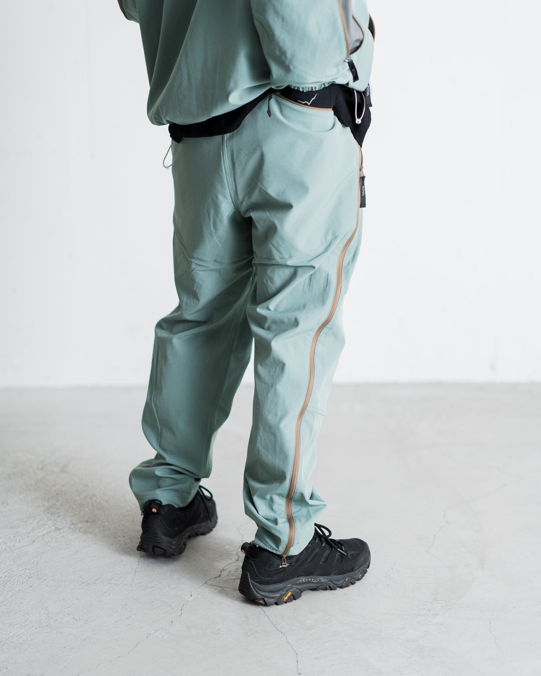 通販] ROTOL(ロトル) TWIST ZIP TECH TRACK PANTS 商品ページ – fazeone