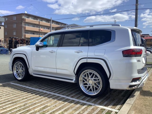 ランドクルーザー 300系 VJA300W | 装着ギャラリー | カーポートマルゼン