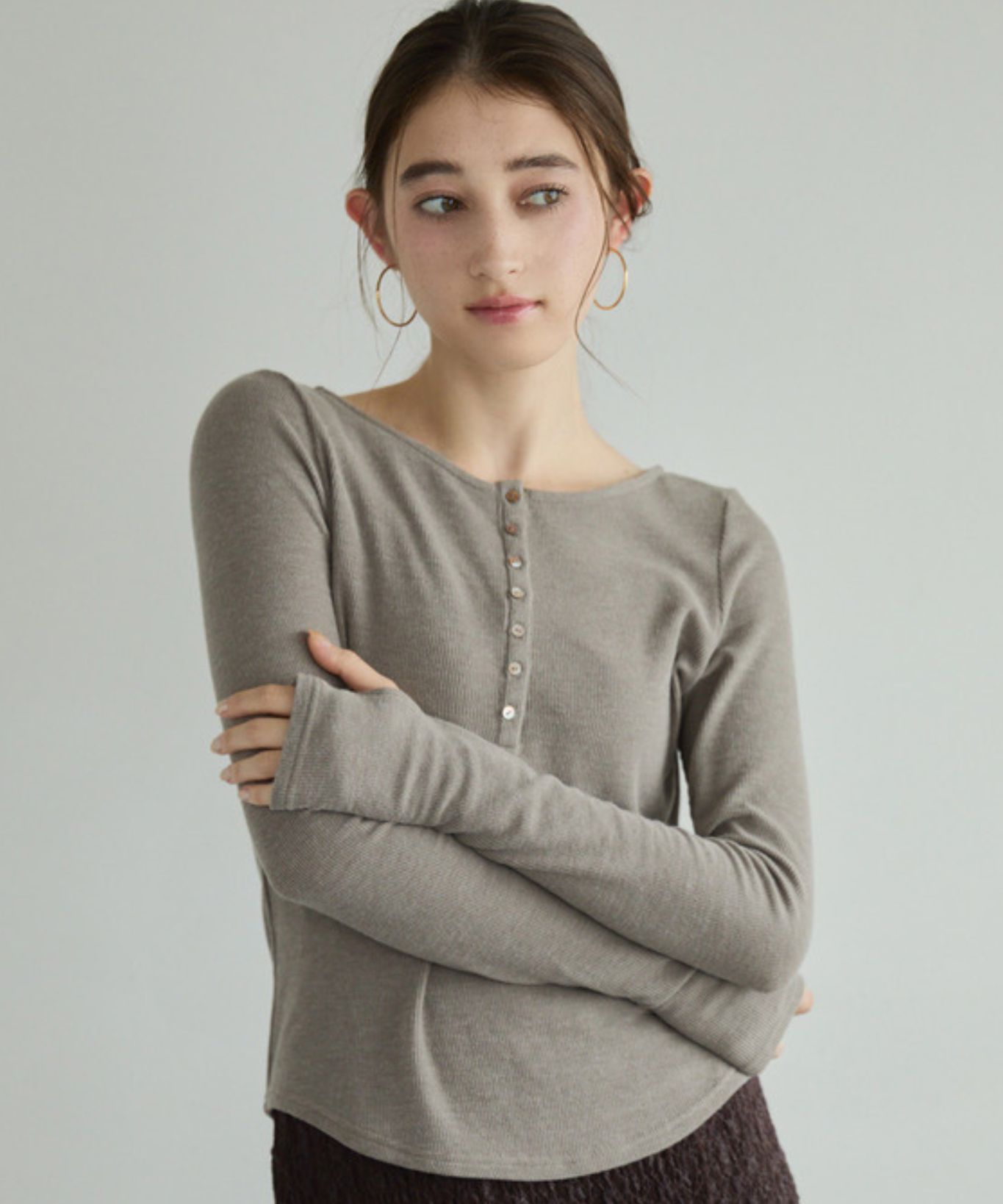 ヘンリーネックカットソープルオーバー｜Stola.（ストラ）公式通販サイト