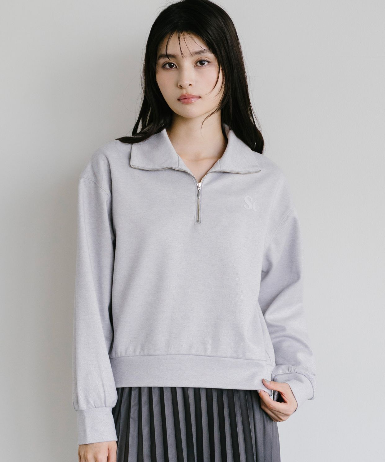 ハーフジップロゴスウェット｜Stola.（ストラ）公式通販サイト