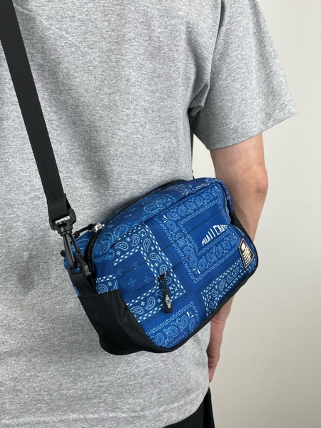 CHALLENGER / BANDANA SHOULDER POUCH -Navy-